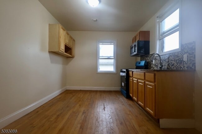 Photo - 34-36 Hedden Terrace Unit 3 Apartment