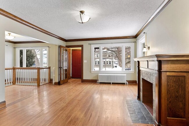 Living room - 4532 Garfield Ave