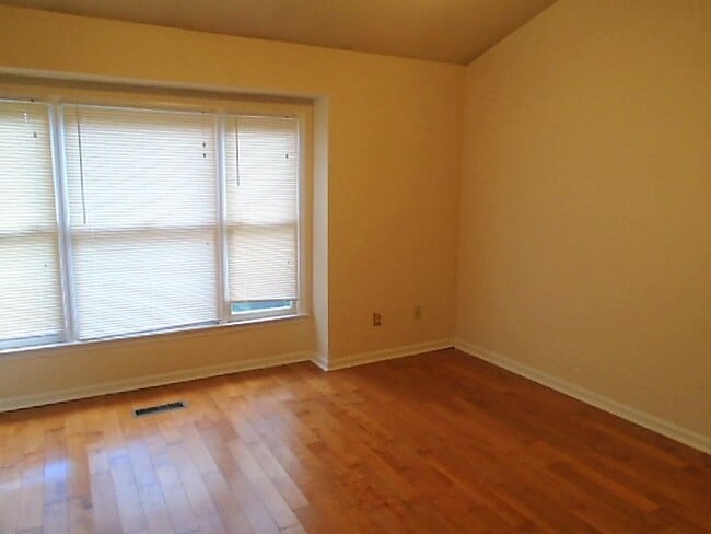 Building Photo - 1211 S Linwood Ave