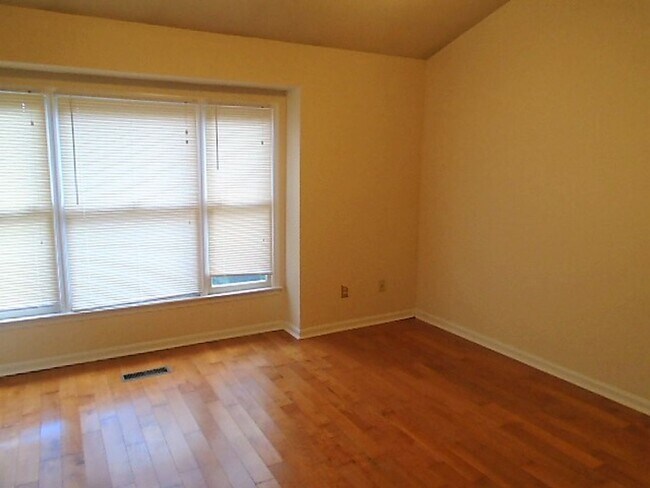 Foto del edificio - 1211 S Linwood Ave