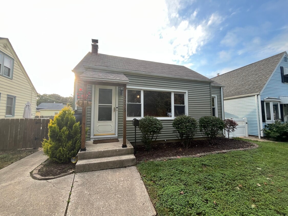 Primary Photo - 3775 S Logan Ave