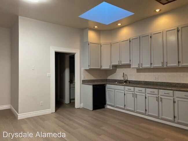 Building Photo - 2 br, 1.5 bath House - 1355 Weber Street