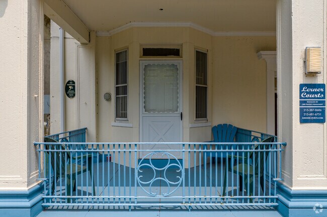 3 BD, 1BA - 880SF - 3415-B - 3413-3415 Race St