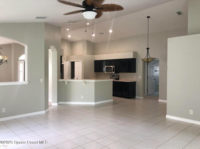 Building Photo - 2061 12 Oaks Dr SE