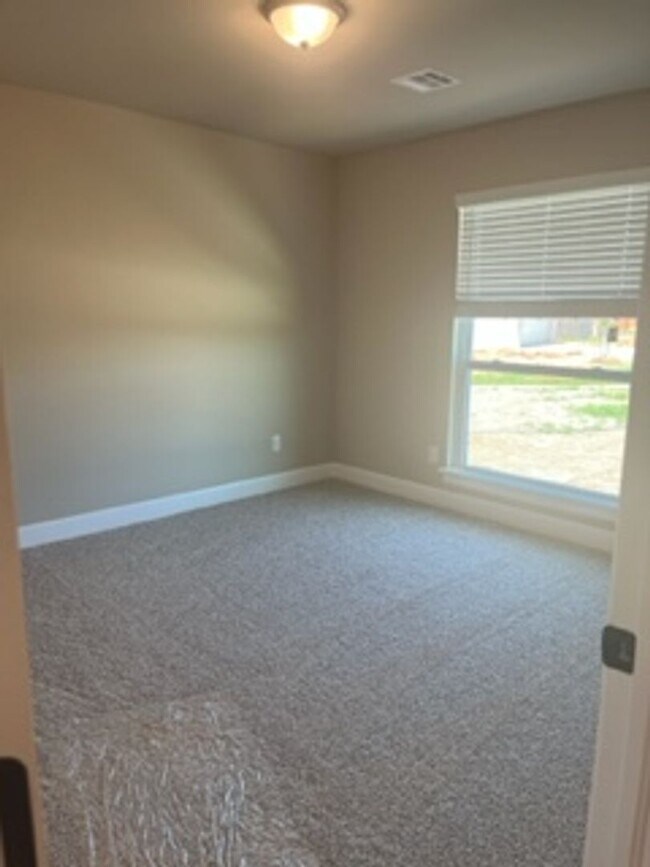Building Photo - FIRST MONTH FREE - Beautiful New Home!