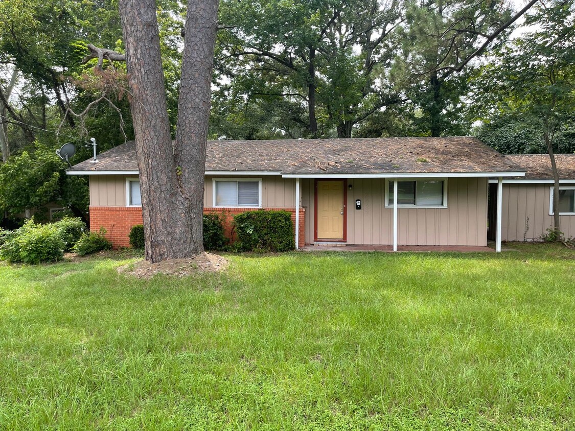 Primary Photo - 3 Bedroom House Within Walking Distance of...
