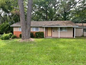 Building Photo - 2427 Pearl St