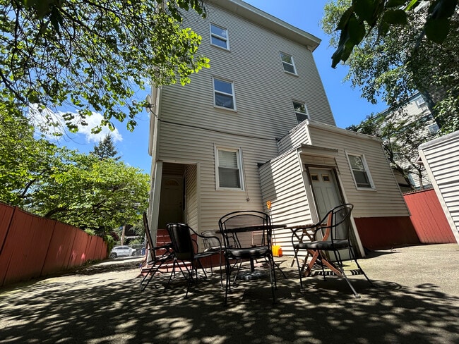 Building Photo - 420 Norfolk St
