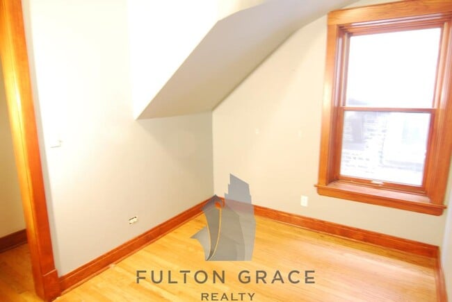 Building Photo - 1320 W Farwell Ave