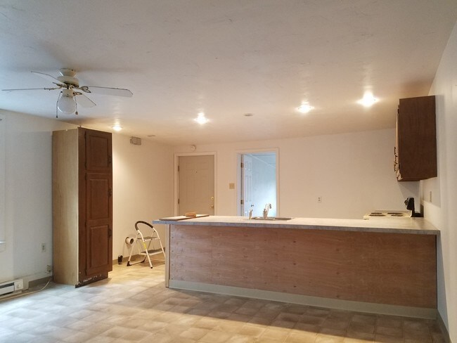 Building Photo - 213 E Bertsch St