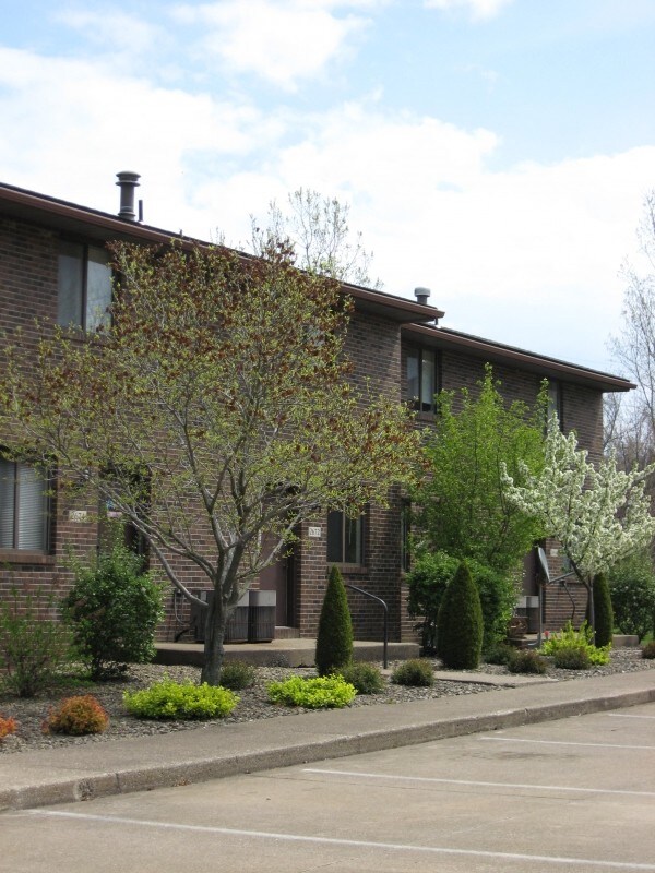 2938 Willow Wood Dr, Erie, PA 16506 Townhouse for Rent in Erie, PA