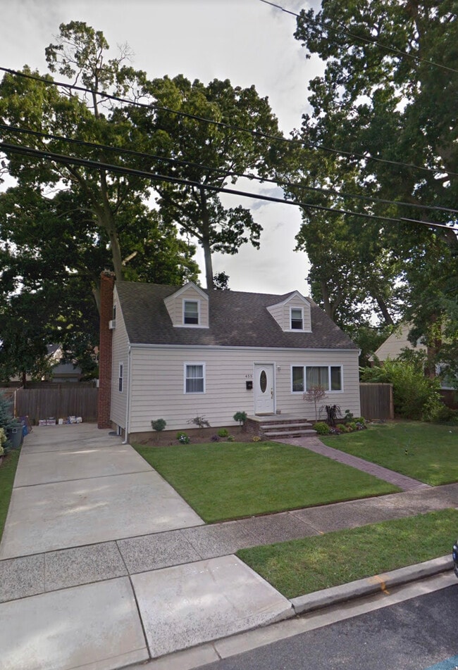 Front View unit is on Top Right Window - 455 Ray St