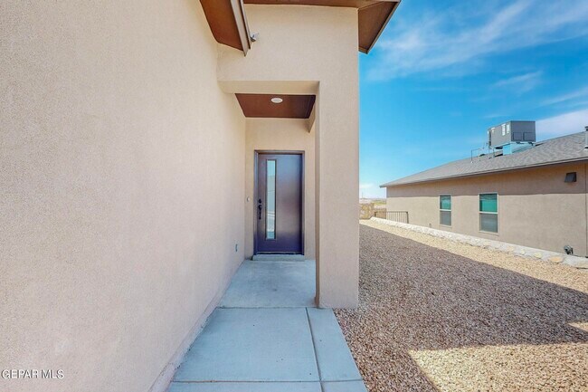 Building Photo - 516 Logwood Ave