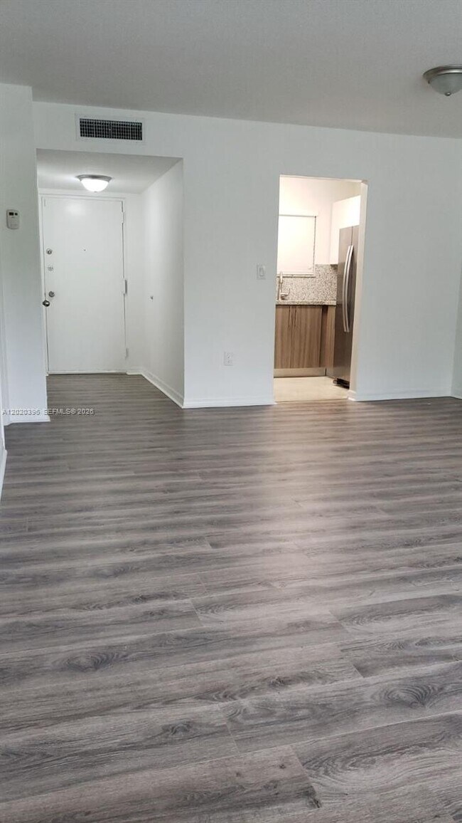 Foto del edificio - 7470 Miami Lakes Dr