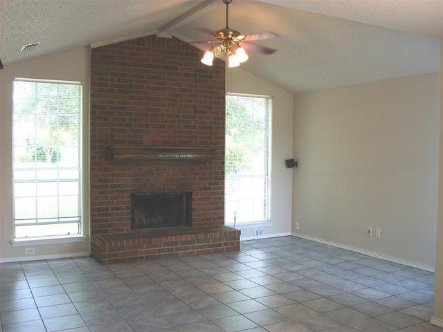 Foto del edificio - 802 Red Oak Dr