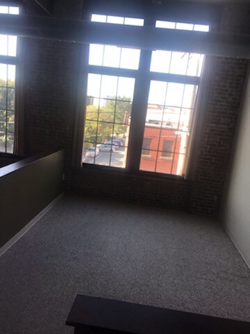Building Photo - 685 Social St