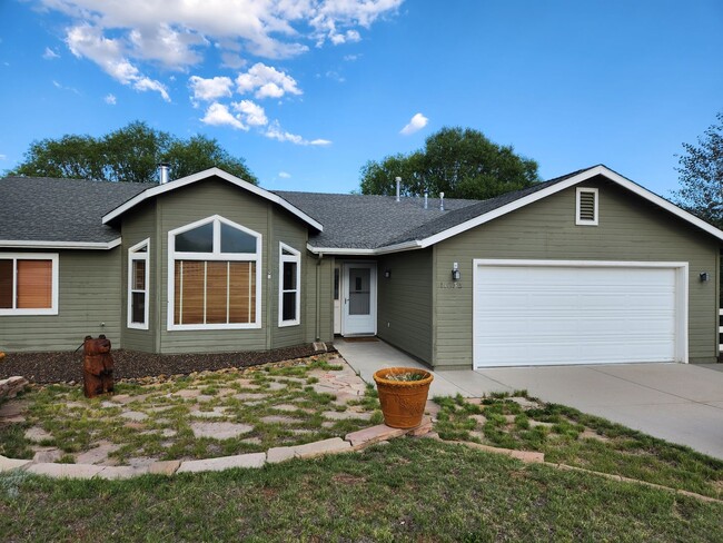 Building Photo - Beautiful home in Hutchinson Acres