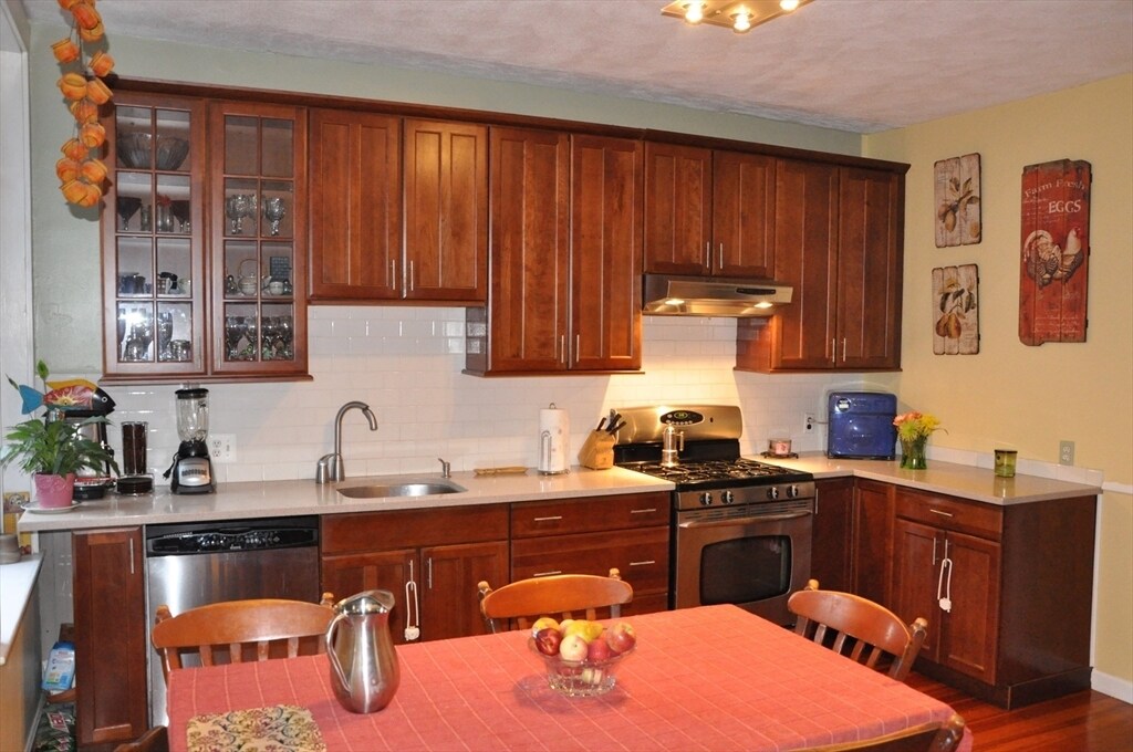 Primary Photo - 134 Fuller St