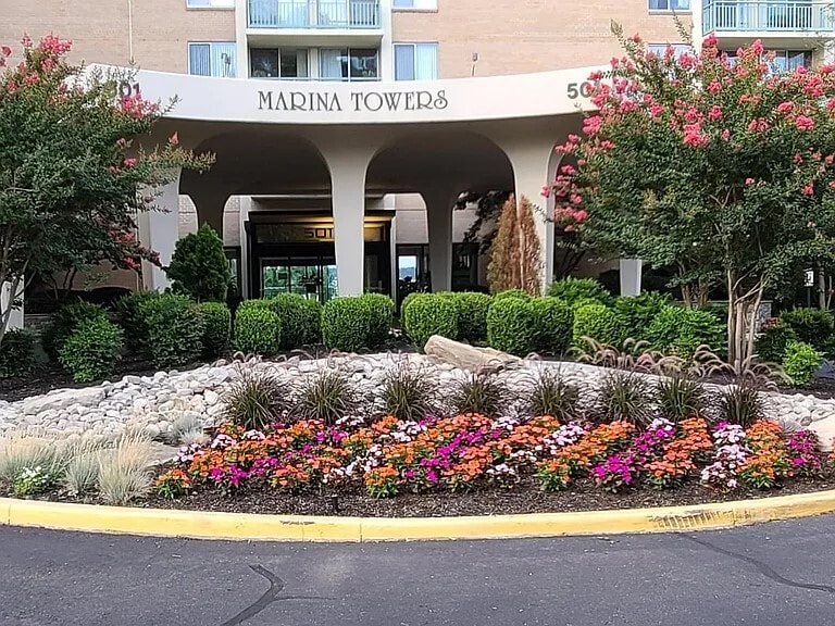 Photo - 501 Slaters Ln (Alexandria, VA)