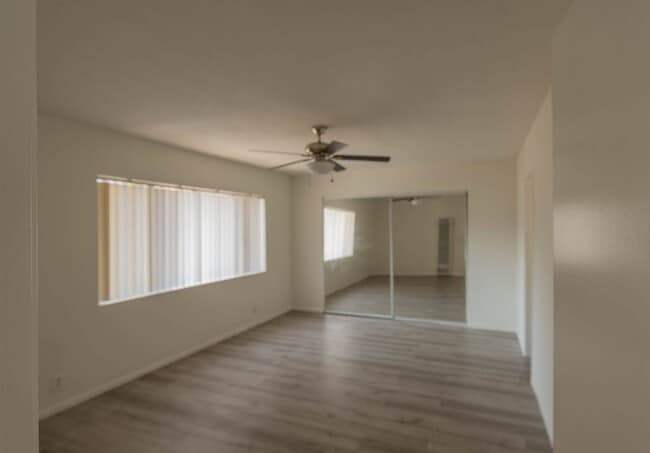 Foto del edificio - 220 N Myers St