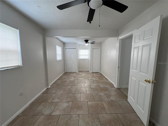 Building Photo - 8922 El Portal Dr