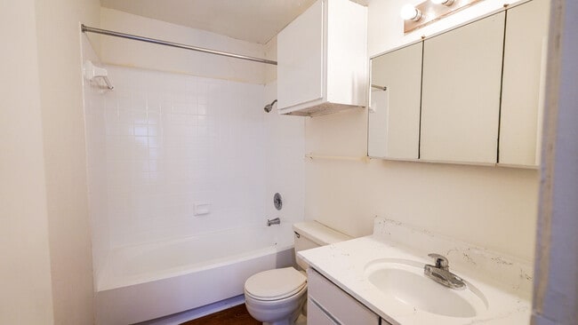 Building Photo - La Esencia Apartments