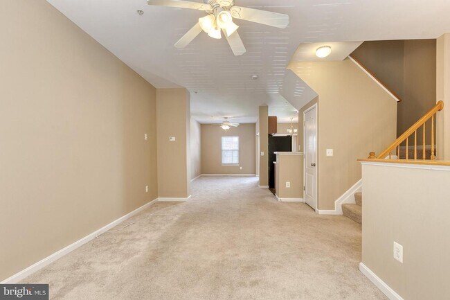 Building Photo - 205 Persimmon Cir