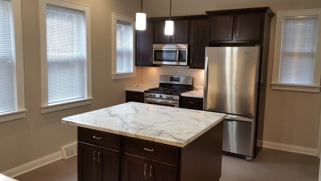 Building Photo - 1937 N Bartlett Ave