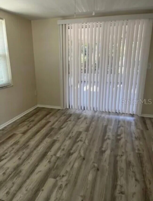 Building Photo - 11010 Tamarix Ave