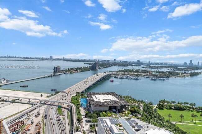 Foto del edificio - 1100 Biscayne Blvd