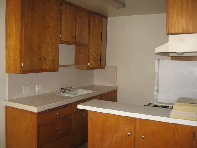 Building Photo - 348 Amherst Dr