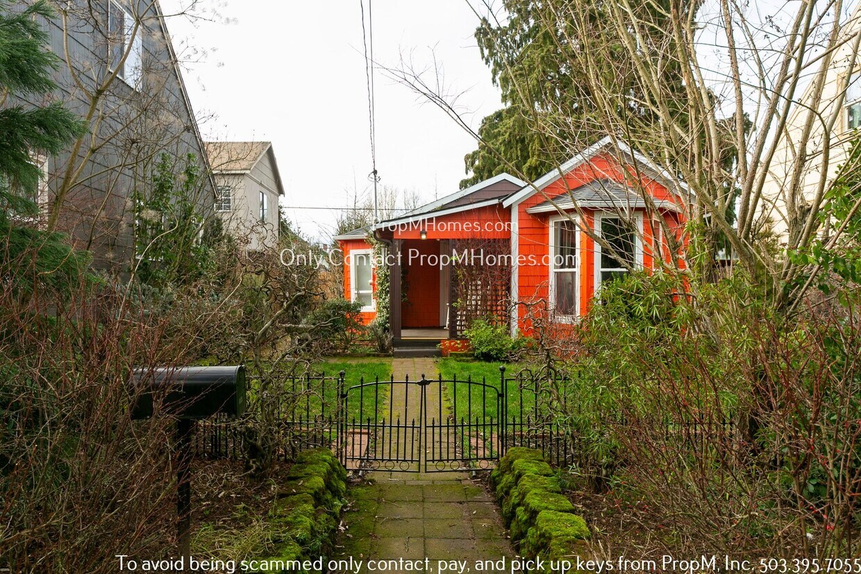 Primary Photo - Quaint SE Portland Bungalow – Includes Fen...