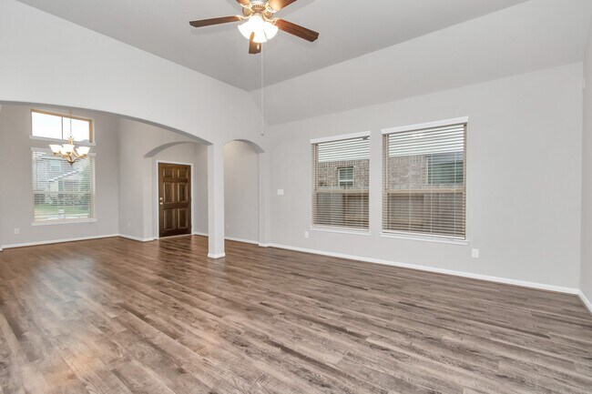 Foto del edificio - 4406 Low Meadow Ln