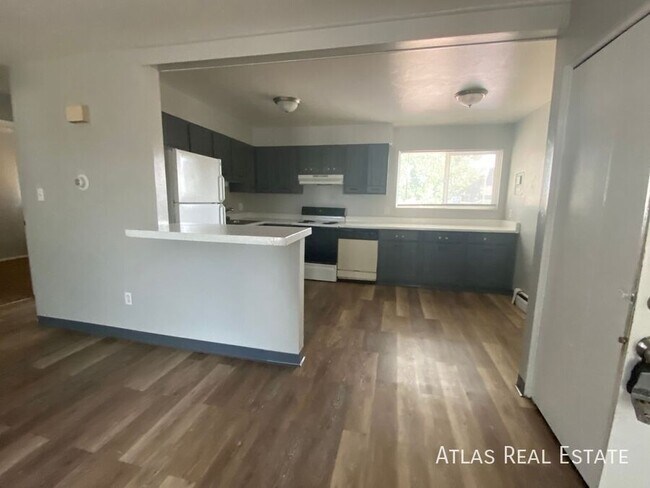 Building Photo - Great 2Bed Apartment Centrally Located!