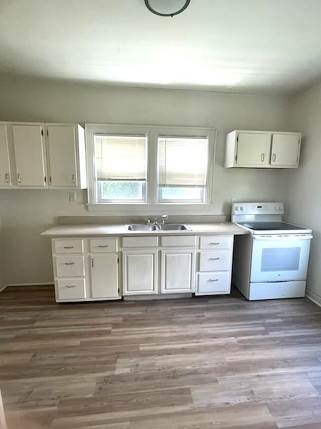 Building Photo - Newly Renovated Two Bedroom Home on Washin...
