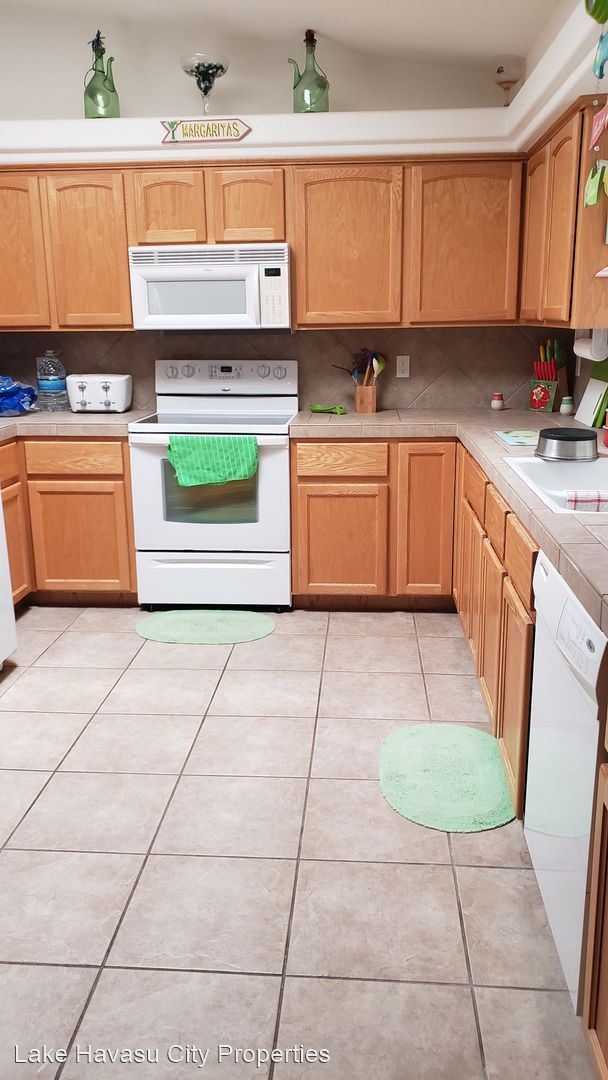 Foto del edificio - 3 br, 2 bath House - 2278 Holly Ave