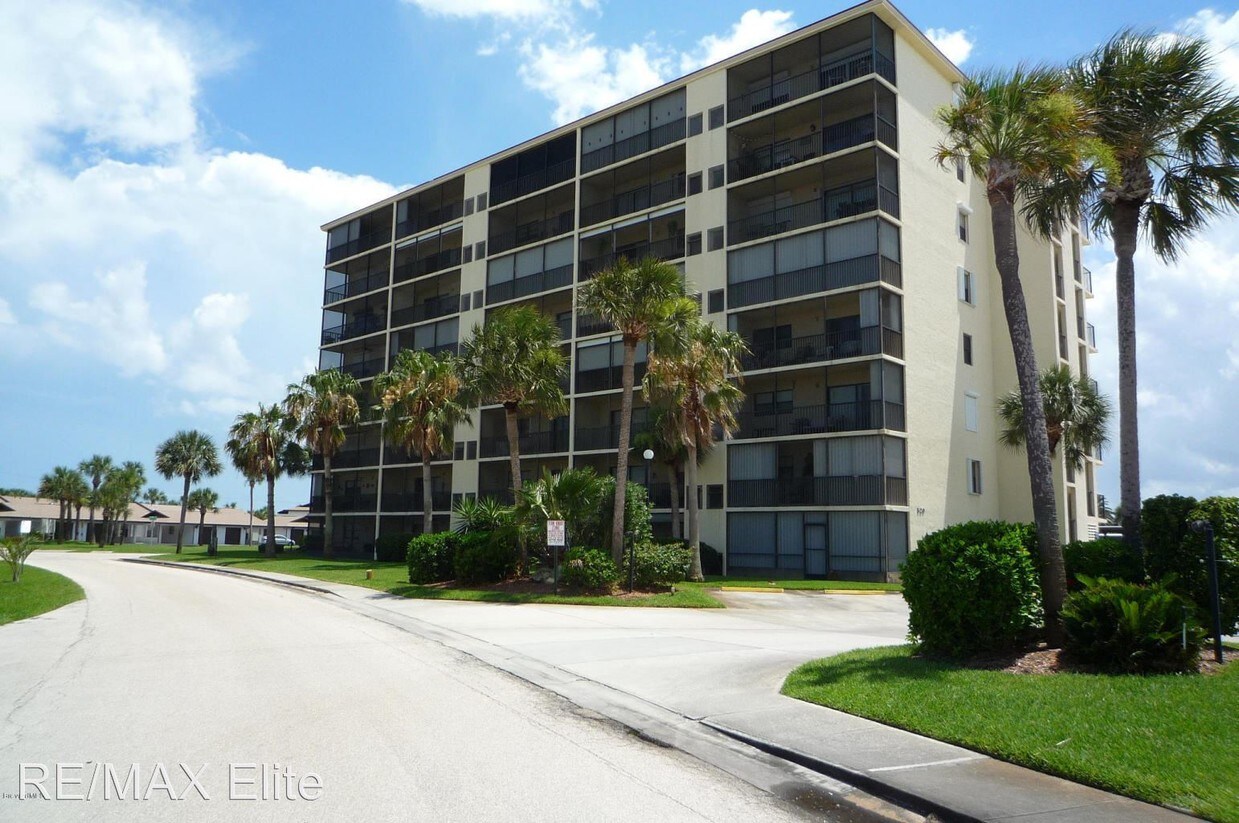 520 Palm Springs Blvd, Indian Harbour Beach, FL 32937 House Rental in