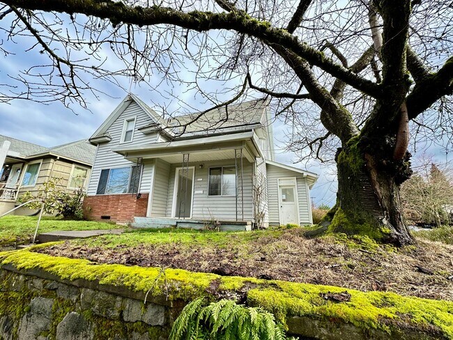 Foto del edificio - Charming 3 Bedroom 2 Bath Home in vibrant ...