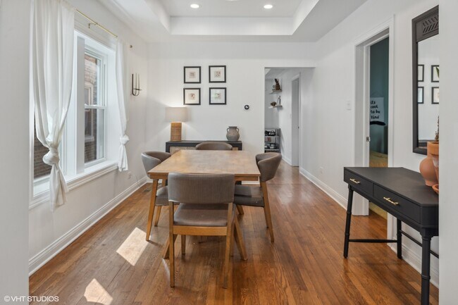 Dining room - 5247 W Warwick Ave