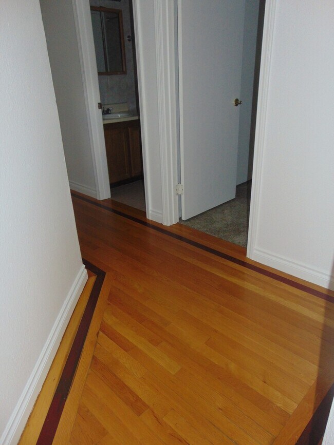 Building Photo - Immaculate 2BR/1BA Condo, Great Location!