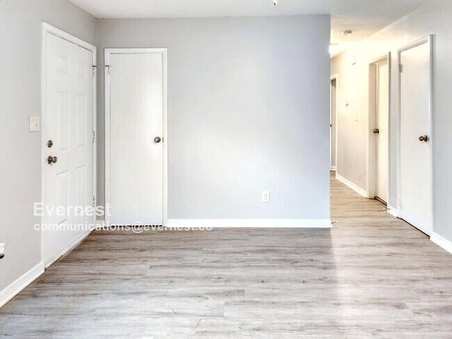 Foto del edificio - 3 Bed/1 Bath Home with Fenced Yard / Pet-Friendly / Available Now!