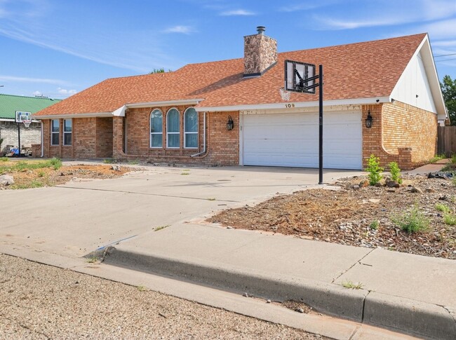 Building Photo - 109 Rosewood Dr