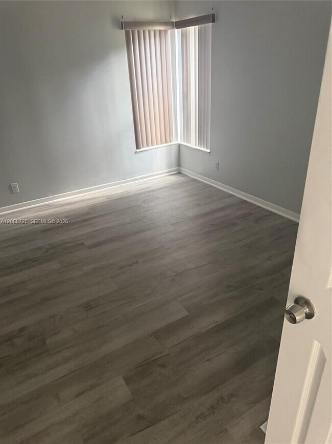 Building Photo - 2590 Carambola Cir N