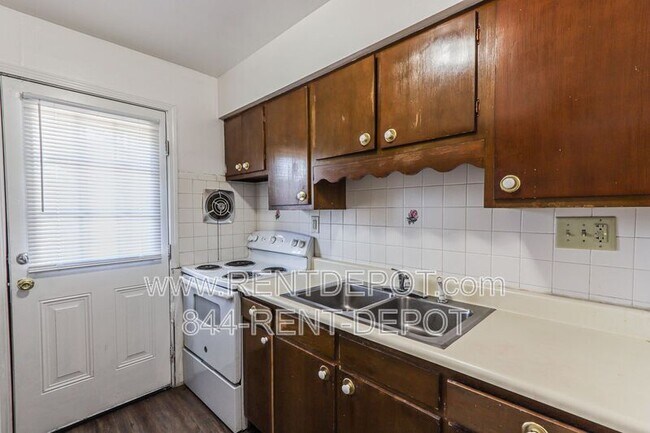 Foto del edificio - 2805 Ravenswood Dr