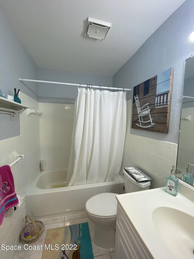 Foto del edificio - 221 Emerald Dr N