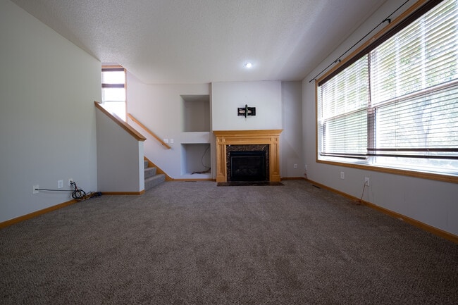 Building Photo - 12101 Waconia Cir NE