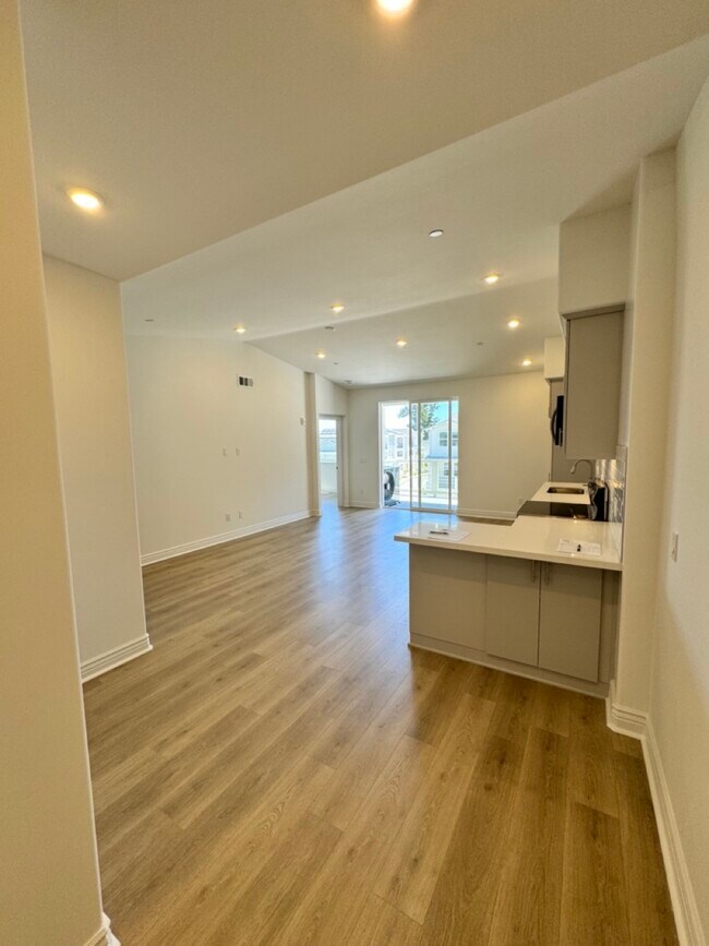Building Photo - 955 Madonna Rd