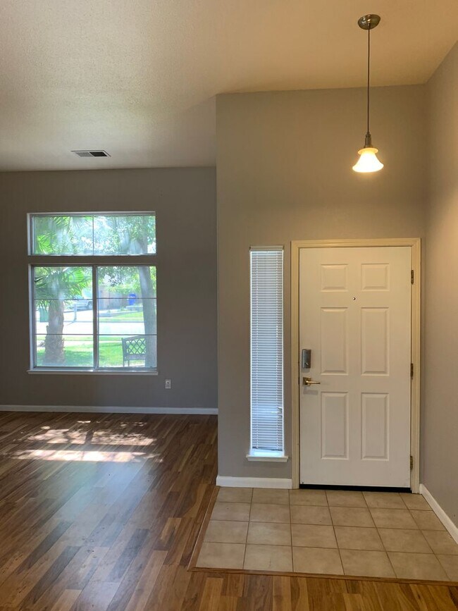 Building Photo - 4 Bedroom 2 Bath Home