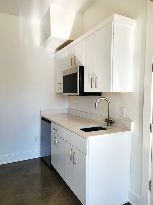 Foto del edificio - Experience Historic Germantown: Spacious 3-Bedroom Home with Rooftop overlooking Nashville!