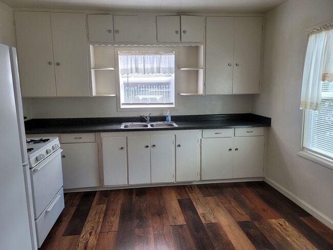 Foto del edificio - Move in Special see AD